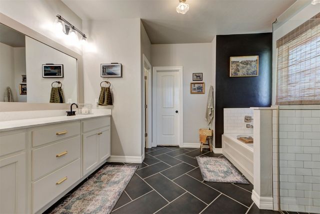 10816 Glover River Drive, Yukon, OK 73099