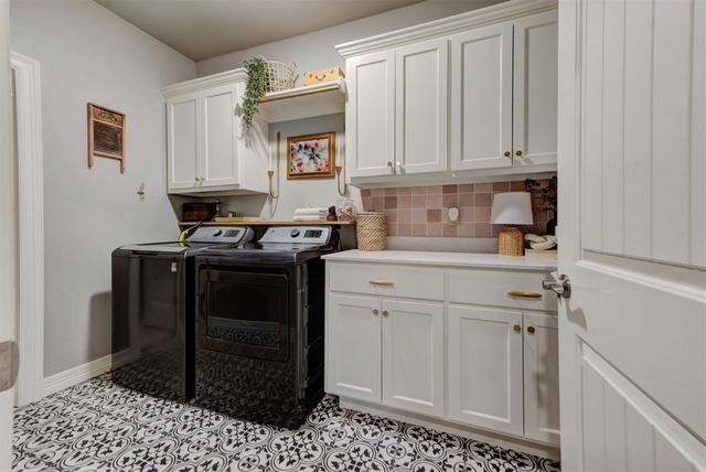 10816 Glover River Drive, Yukon, OK 73099