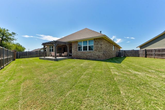 10816 Glover River Drive, Yukon, OK 73099