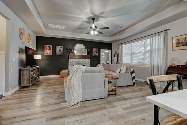 10816 Glover River Drive, Yukon, OK 73099