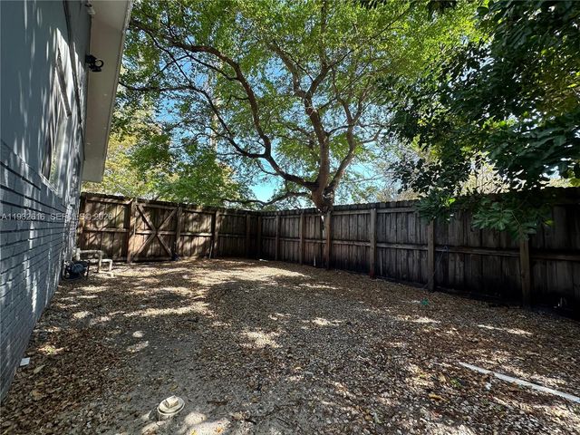 647 NW 3rd Ave 1, Fort Lauderdale, FL 33311