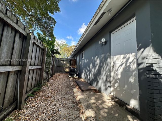 647 NW 3rd Ave 1, Fort Lauderdale, FL 33311