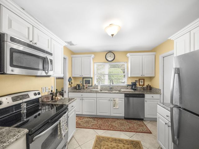 18390 SE Courtview Circle, Jupiter, FL 33469