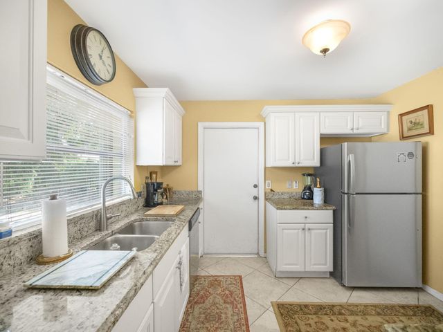 18390 SE Courtview Circle, Jupiter, FL 33469