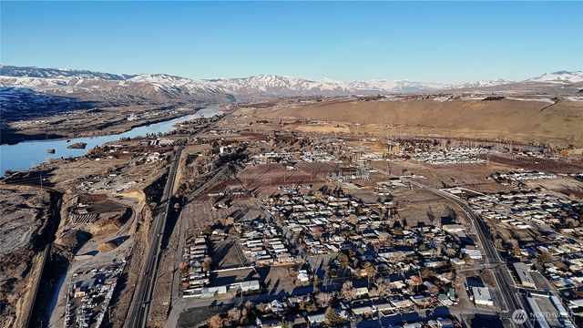 1611 S Douglas Street, Rock Island, WA 98850