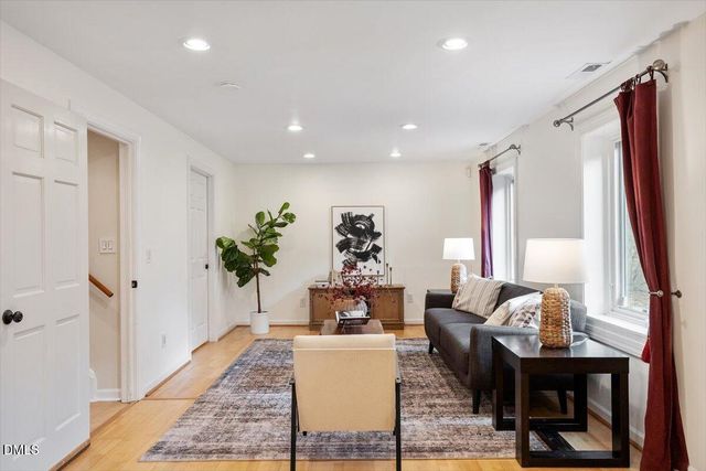 201 Wild Oak Lane, Carrboro, NC 27510