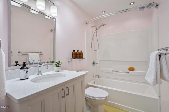 201 Wild Oak Lane, Carrboro, NC 27510