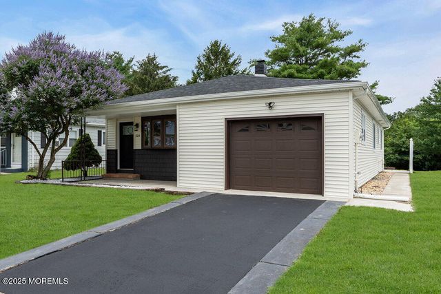 324 Barbados Drive N, Toms River, NJ 08757