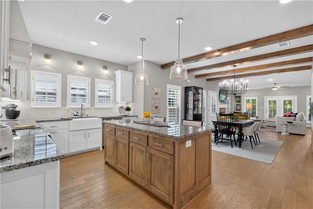 138 N Hawkstone Drive, Fayetteville, AR 72704
