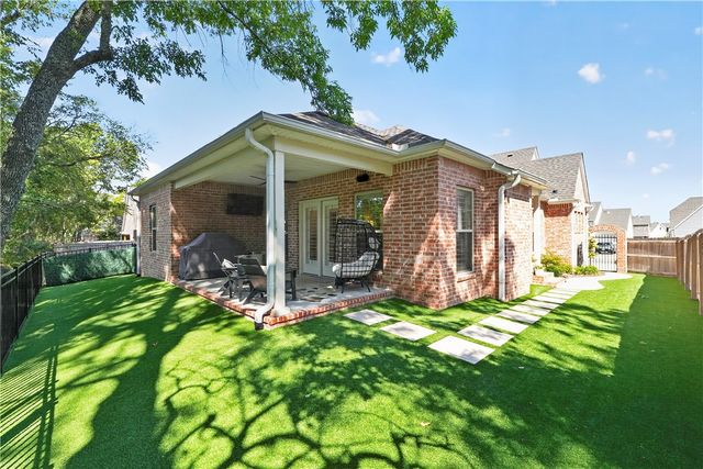 138 N Hawkstone Drive, Fayetteville, AR 72704