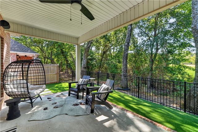 138 N Hawkstone Drive, Fayetteville, AR 72704