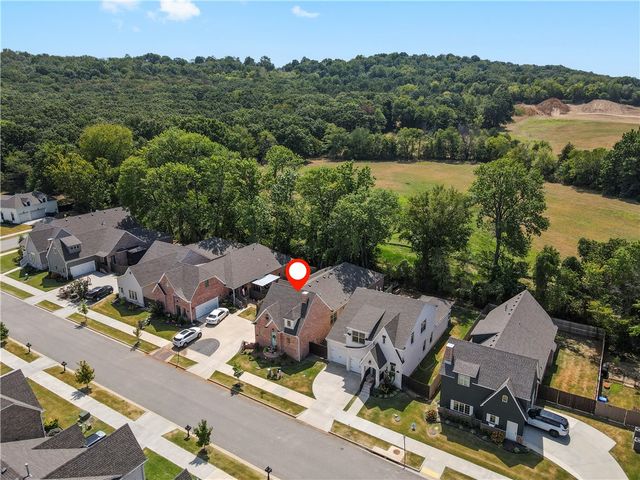 138 N Hawkstone Drive, Fayetteville, AR 72704