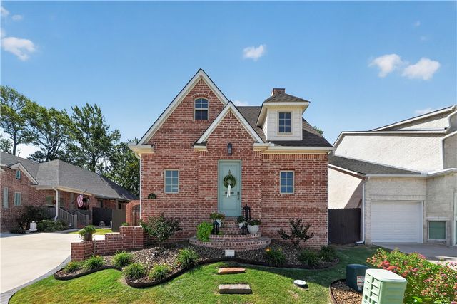 138 N Hawkstone Drive, Fayetteville, AR 72704
