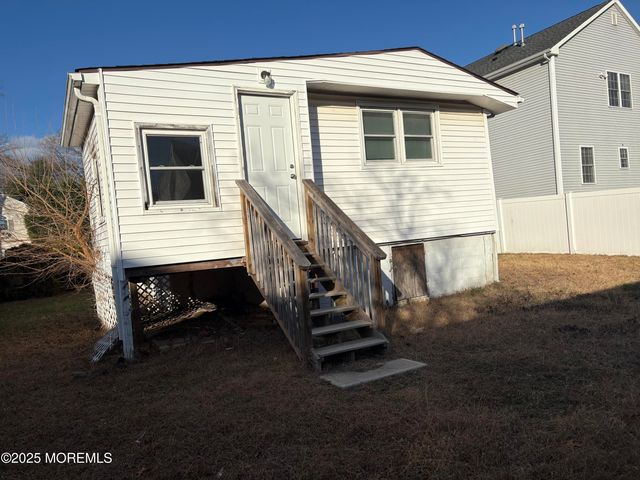 276 Linden Avenue, North Middletown, NJ 07748