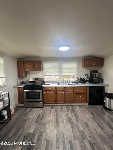 276 Linden Avenue, North Middletown, NJ 07748