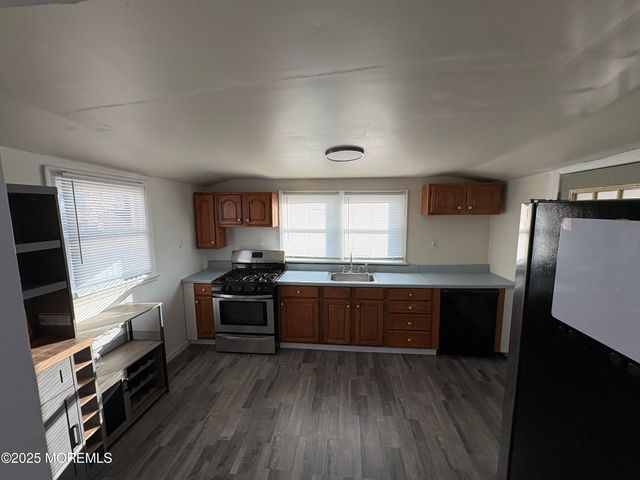 276 Linden Avenue, North Middletown, NJ 07748