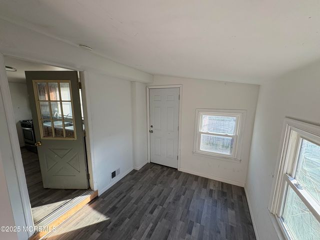 276 Linden Avenue, North Middletown, NJ 07748