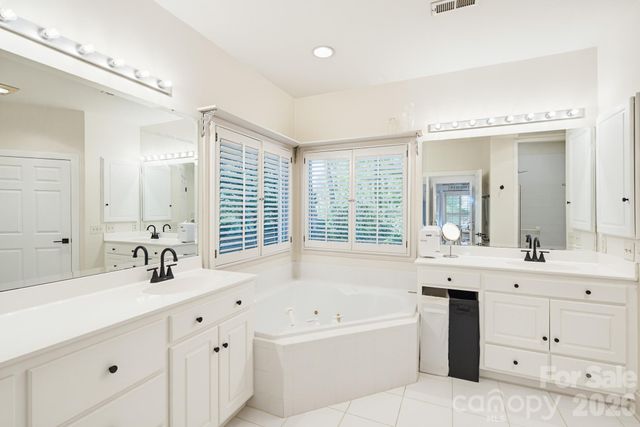 7201 Charter Brook Drive, Charlotte, NC 28270