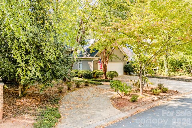 7201 Charter Brook Drive, Charlotte, NC 28270