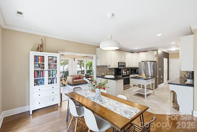 7201 Charter Brook Drive, Charlotte, NC 28270