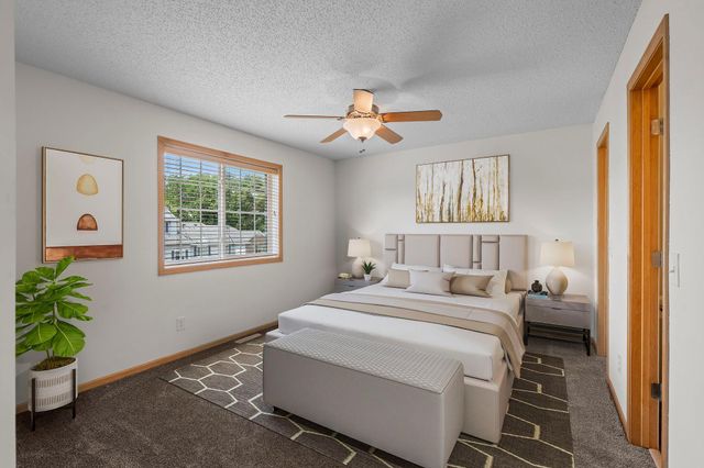 18241 Kerrville Trail 209, Lakeville, MN 55044