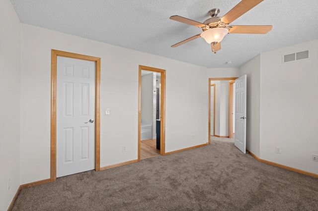 18241 Kerrville Trail 209, Lakeville, MN 55044