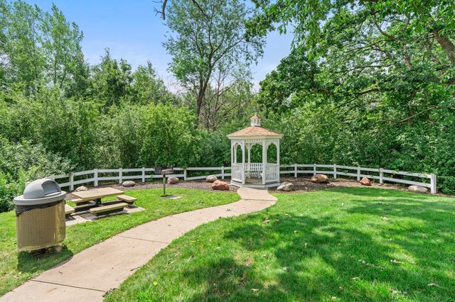 18241 Kerrville Trail 209, Lakeville, MN 55044