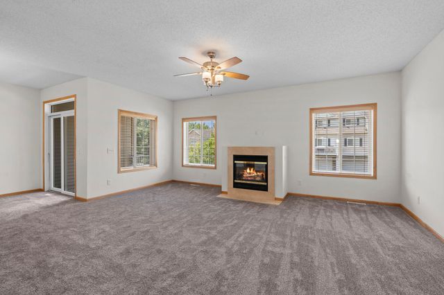 18241 Kerrville Trail 209, Lakeville, MN 55044