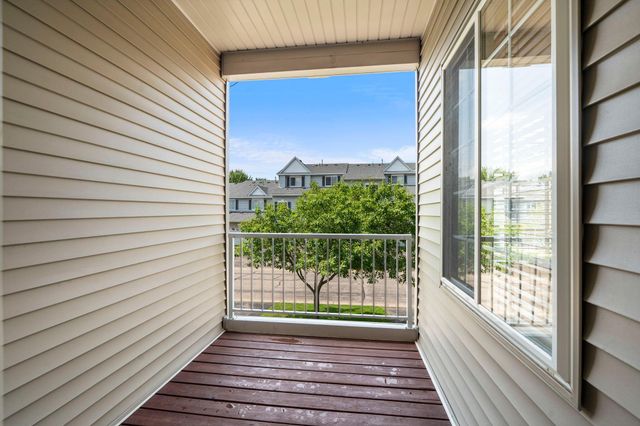 18241 Kerrville Trail 209, Lakeville, MN 55044