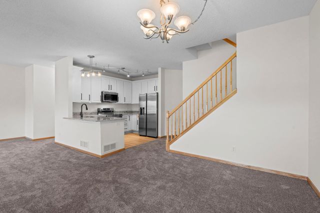 18241 Kerrville Trail 209, Lakeville, MN 55044