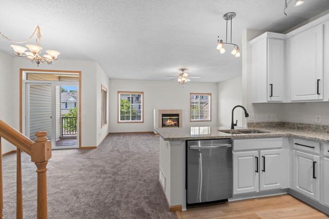 18241 Kerrville Trail 209, Lakeville, MN 55044