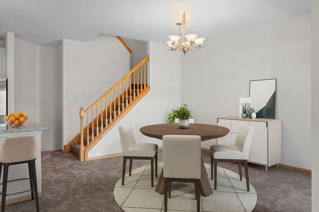 18241 Kerrville Trail 209, Lakeville, MN 55044