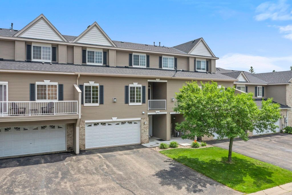 18241 Kerrville Trail 209, Lakeville, MN 55044
