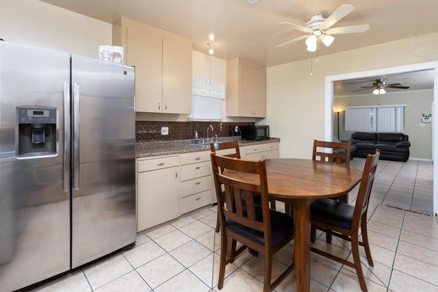 1044 S Hope Avenue, Reedley, CA 93654