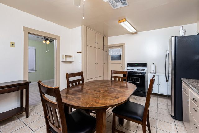 1044 S Hope Avenue, Reedley, CA 93654