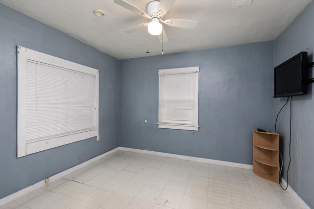 1044 S Hope Avenue, Reedley, CA 93654