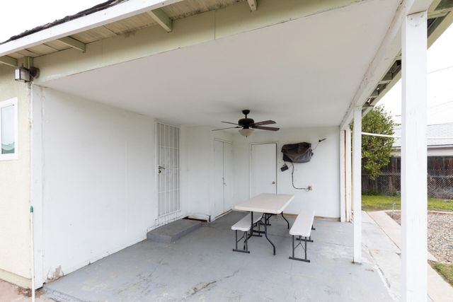 1044 S Hope Avenue, Reedley, CA 93654