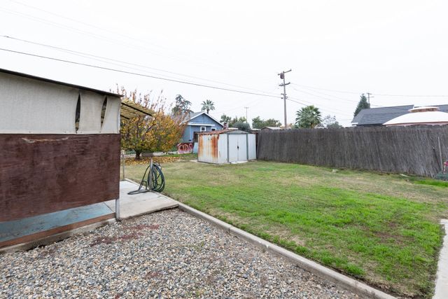 1044 S Hope Avenue, Reedley, CA 93654