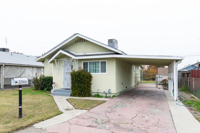 1044 S Hope Avenue, Reedley, CA 93654