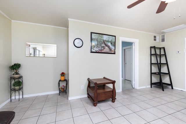 1044 S Hope Avenue, Reedley, CA 93654