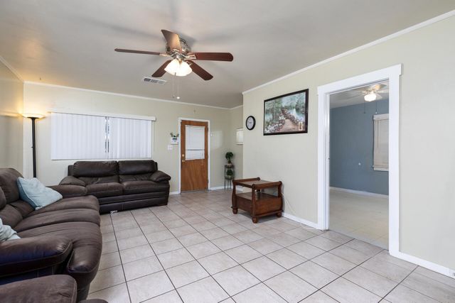 1044 S Hope Avenue, Reedley, CA 93654