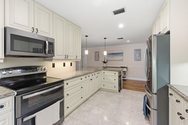 831 N Lakeside Drive, Lake Worth Beach, FL 33460