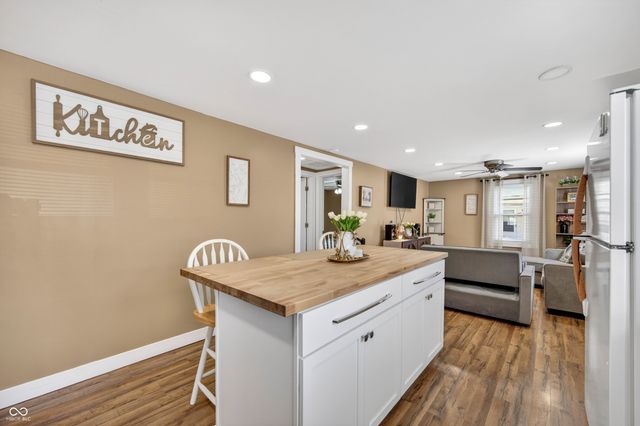 221 Della Road, Columbus, IN 47203