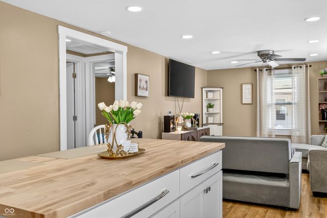 221 Della Road, Columbus, IN 47203
