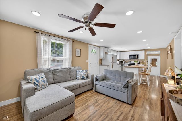 221 Della Road, Columbus, IN 47203
