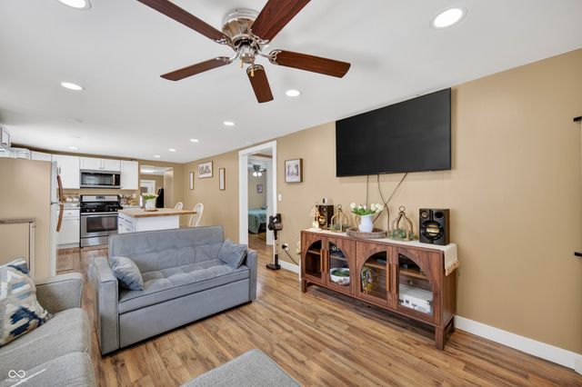 221 Della Road, Columbus, IN 47203