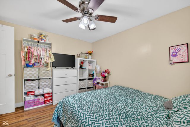221 Della Road, Columbus, IN 47203
