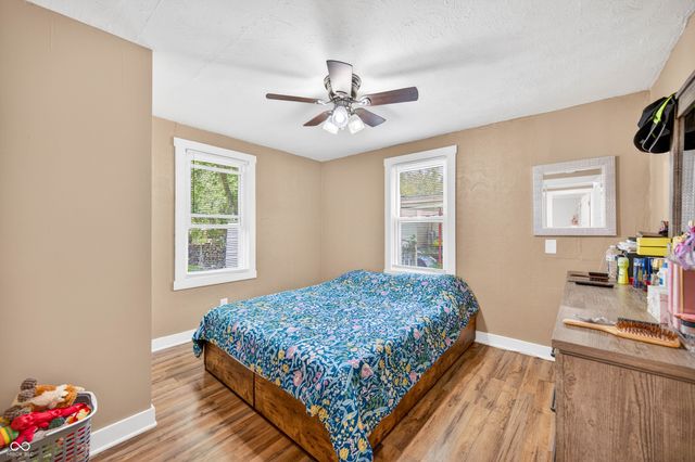 221 Della Road, Columbus, IN 47203