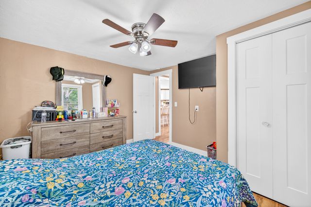221 Della Road, Columbus, IN 47203