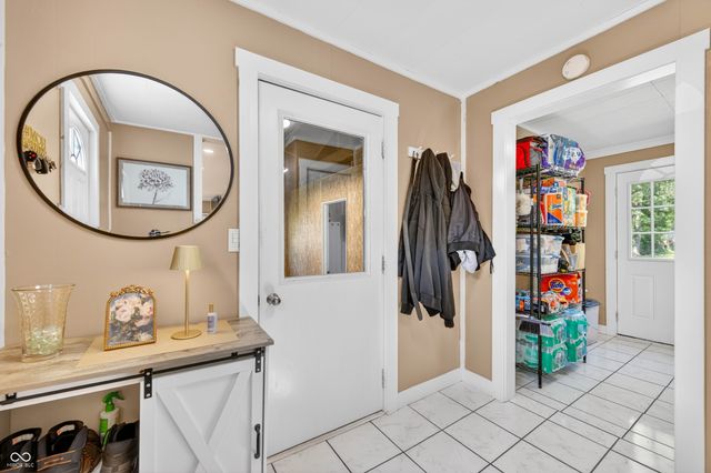 221 Della Road, Columbus, IN 47203